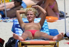 Hot ordinary women sunbathing nude on